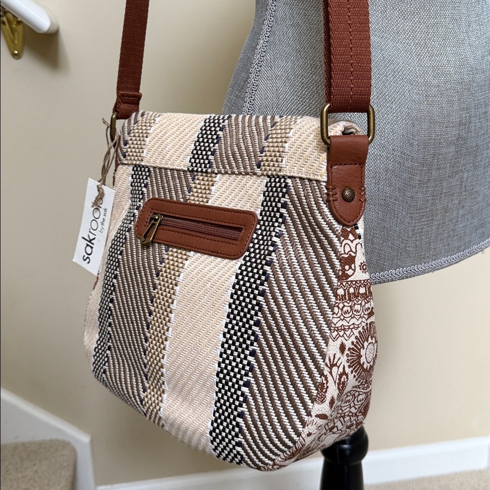 Sakroots by the SAK, Tan and Brown Crossbody Bag. Exterior top zip opening/flap. - Picture 2 of 16
